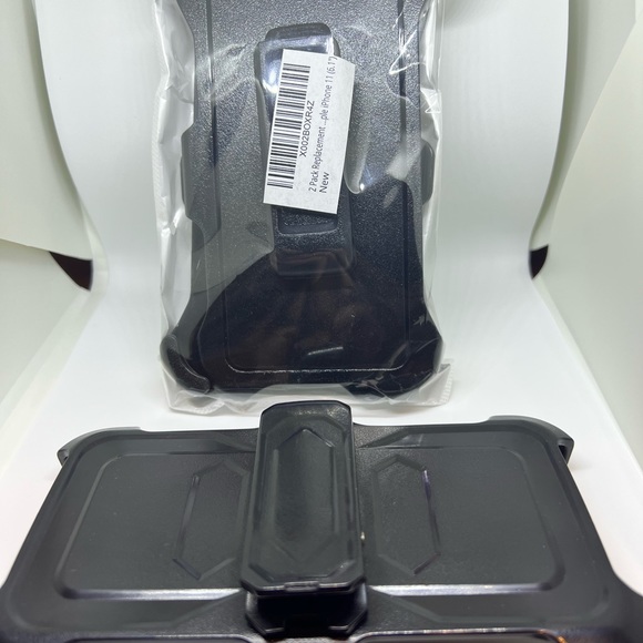 Lot of 3 iPhone 11 cases. 2 new, 1 like new - Picture 7 of 13